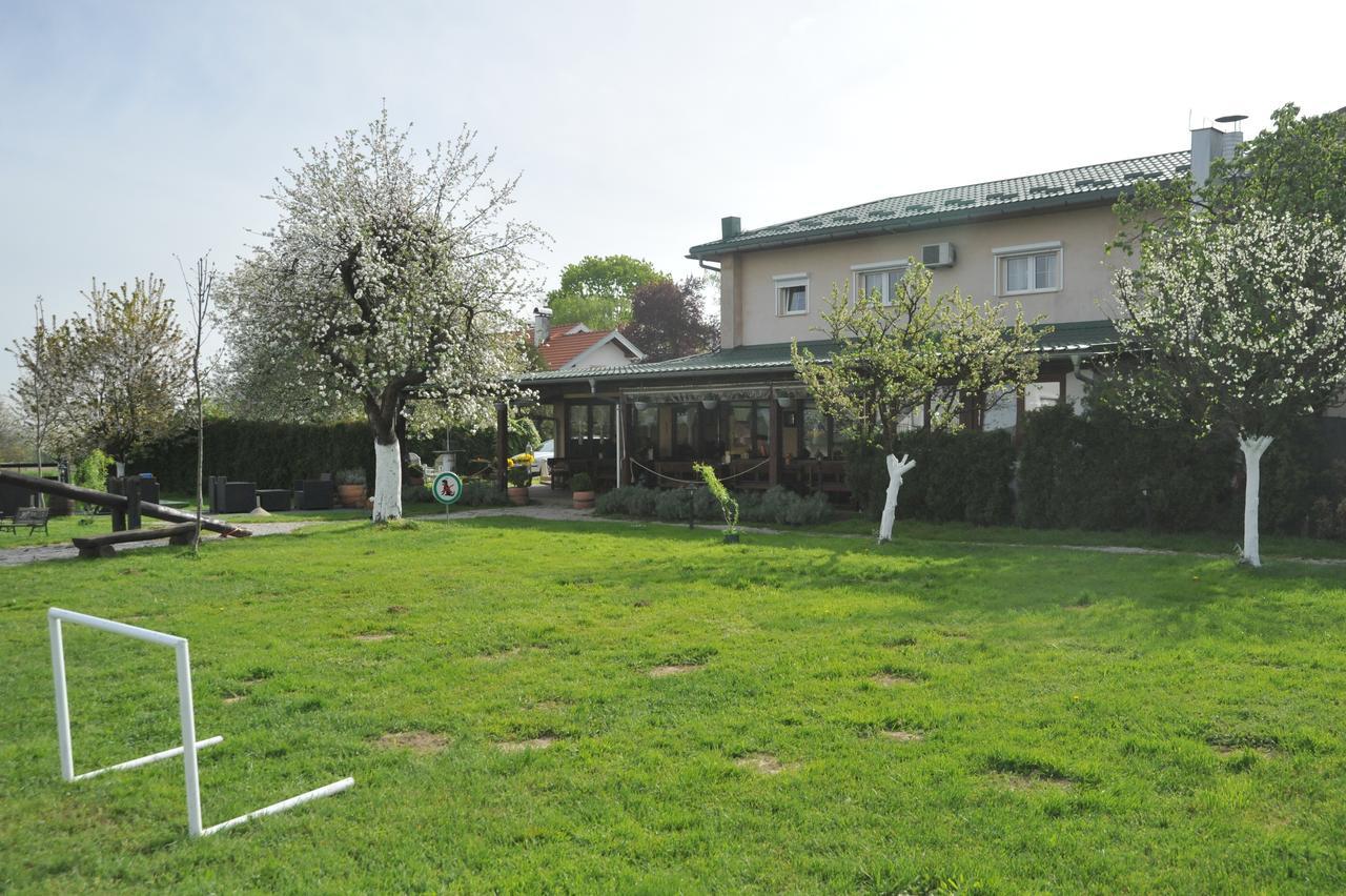 Klet Cinkus Bed and Breakfast Hrvatski Leskovac Exteriör bild