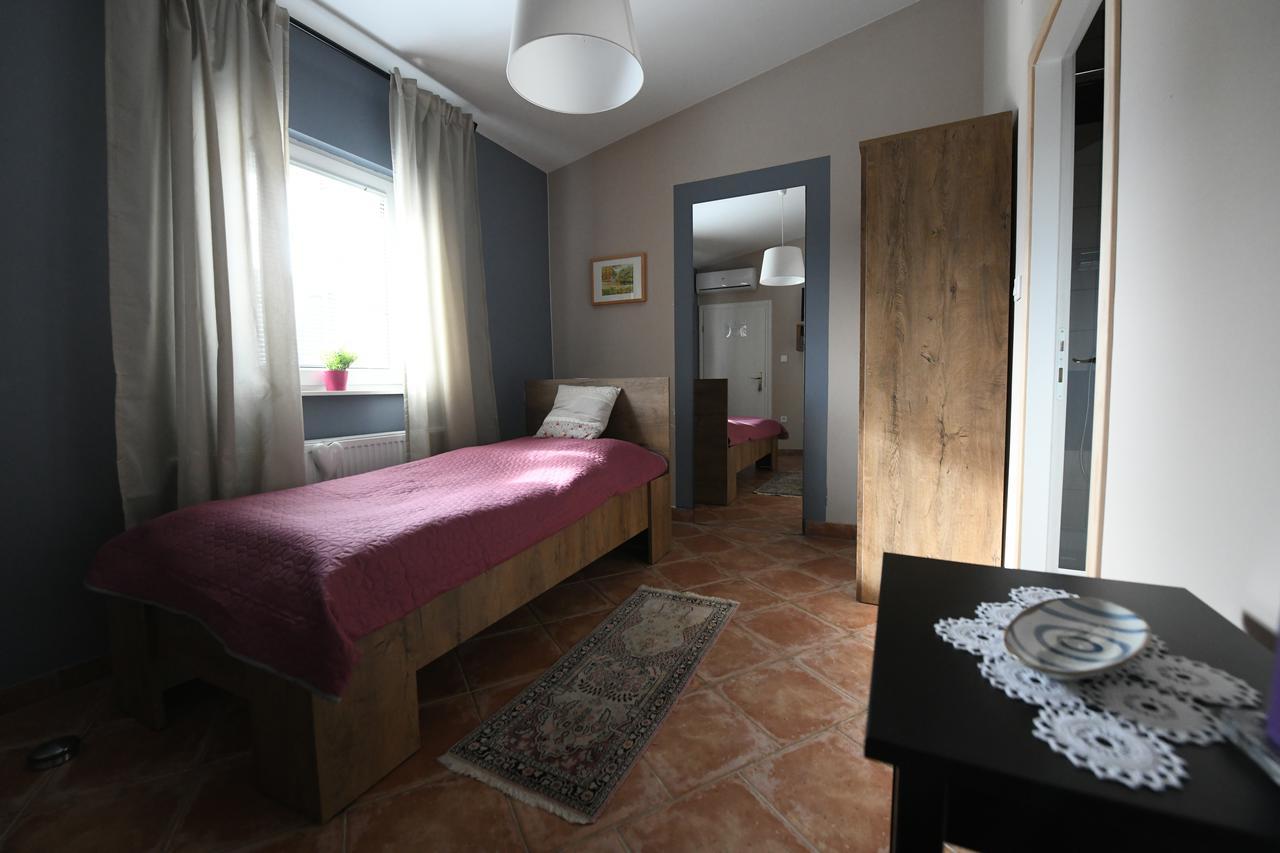 Klet Cinkus Bed and Breakfast Hrvatski Leskovac Exteriör bild